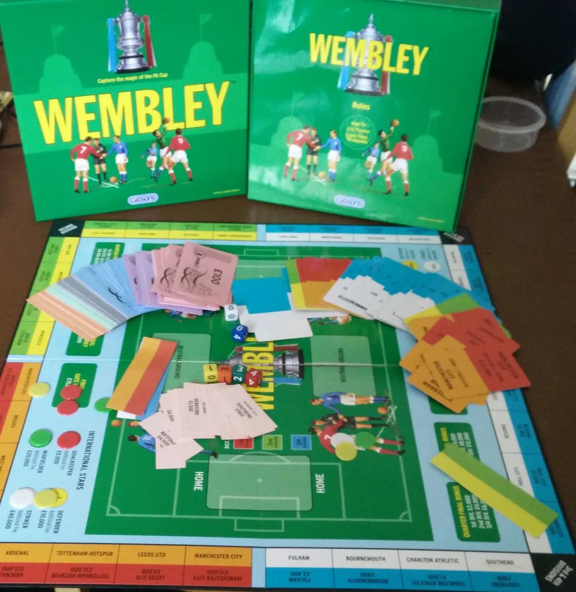The physical 2016 Gibsons edition board game — board and cards in play